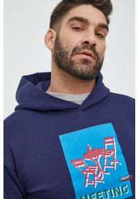 United Colors of Benetton bluza męska kolor granatowy z kapturem z nadrukiem. Typ kołnierza: kaptur. Kolor: niebieski. Wzór: nadruk #3