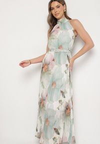 Born2be - Zielona Sukienka z Plisami Wiązaniem i Paskiem z Klamrą Nitenna. Okazja: na co dzień, na imprezę. Kolor: zielony. Długość rękawa: bez rękawów. Typ sukienki: rozkloszowane. Styl: klasyczny, casual, elegancki #7