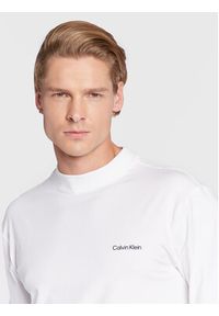 Calvin Klein Longsleeve Micro Logo K10K110179 Biały Regular Fit. Kolor: biały. Materiał: bawełna. Długość rękawa: długi rękaw