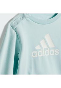 Adidas - Badge of Sport Jogger Set. Okazja: na co dzień. Kolor: biały, zielony, wielokolorowy. Materiał: polar, dresówka. Styl: sportowy