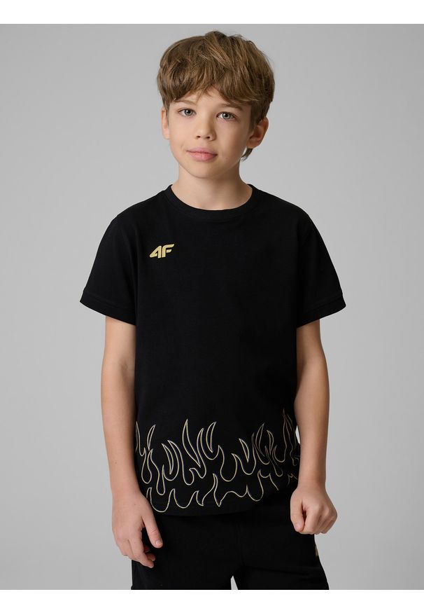 4f - 4F T-shirt regular z nadrukiem dziecięcy 4F x Bartosz Zmarzlik - czarny 134/140 (8-10 lat). Okazja: na co dzień. Kolor: czarny. Materiał: materiał, bawełna. Wzór: nadruk. Sezon: lato. Styl: młodzieżowy, casual, klasyczny, sportowy