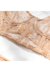 Intica - Komplet bielizny z siateczki z biustonoszem i stringami na romantyczne wieczory Zonda. Kolor: biały. Materiał: materiał #11