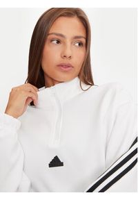 Adidas - adidas Bluza Future Icons Three Stripes JJ1664 Biały Loose Fit. Kolor: biały. Materiał: bawełna, syntetyk #5