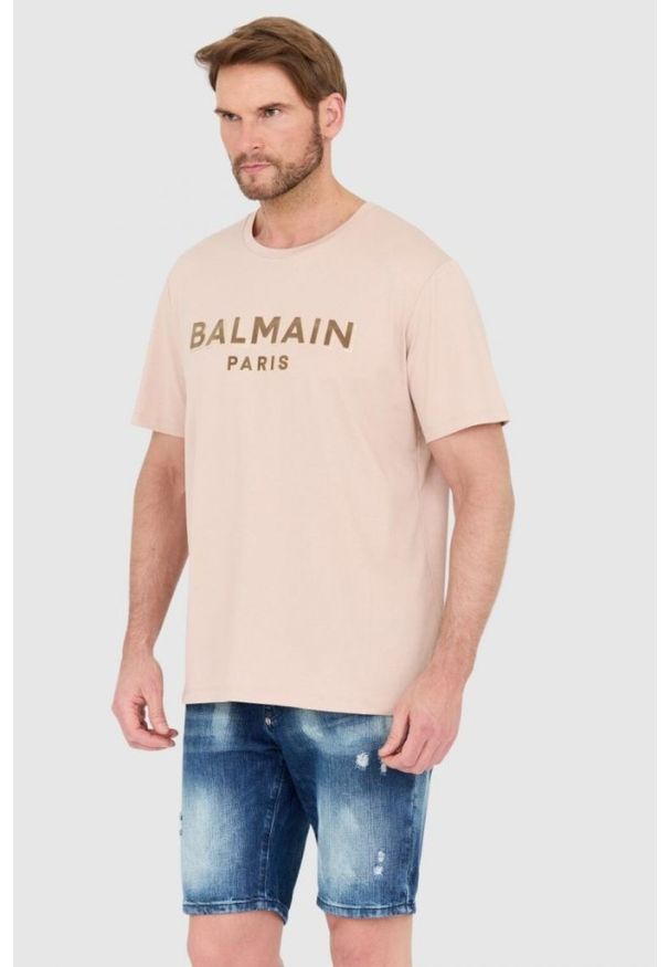 Balmain - BALMAIN Beżowy t-shirt z aksamitnym logo flock and foil. Kolor: beżowy