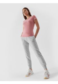 4f - T-shirt regular z nadrukiem damski. Kolor: różowy. Materiał: elastan, bawełna. Wzór: nadruk #2
