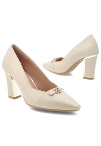 Czółenka damskie Armodo, cholewka ze skóry naturalnej licowej wsuwany fason zabudowany szpiczasty przód, beżowe, DS-976/2/A. Nosek buta: szpiczasty. Kolor: beżowy. Materiał: skóra. Szerokość cholewki: normalna #5