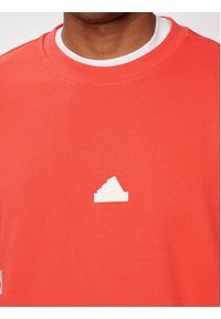 Adidas - adidas Bluza Embroidered IS2037 Czerwony Loose Fit. Kolor: czerwony. Materiał: bawełna #5