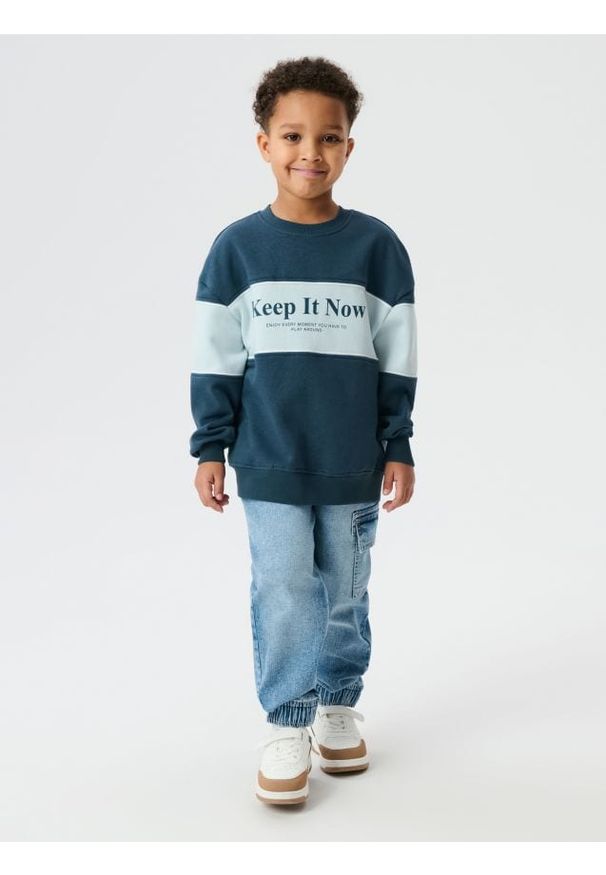 Sinsay - Jeansy loose - niebieski. Kolor: niebieski