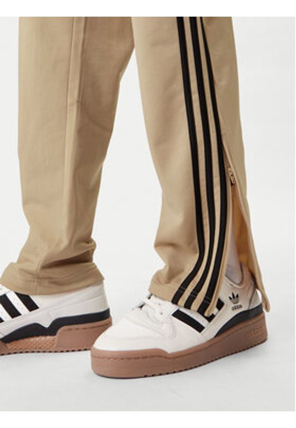 Adidas - adidas Spodnie dresowe Firebird KE6679 Beżowy Loose Fit. Kolor: beżowy. Materiał: syntetyk