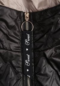 Born2be - Czarna Kurtka z Pikowanymi Przeszyciami i Elastyczną Gumką w Pasie Relriva. Okazja: na co dzień. Kolor: czarny. Materiał: jeans. Styl: casual, elegancki #5