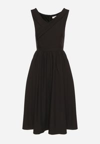 Born2be - Czarna Klasyczna Rozkloszowana Sukienka Vices Tolissela. Okazja: na co dzień. Kolor: czarny. Wzór: gładki, aplikacja. Styl: klasyczny #3