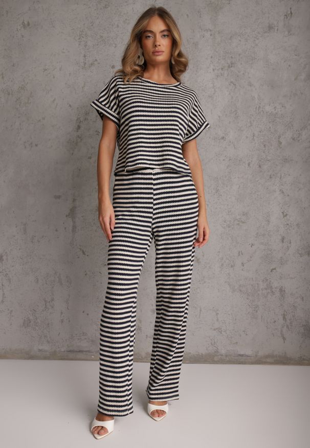 Renee - Beżowo-Granatowy Komplet z Dzianiny w Paski z Bawełną Bluzka z Krótkim Rękawem i Spodnie Akiseithe. Kolor: beżowy. Materiał: bawełna, dzianina. Wzór: paski