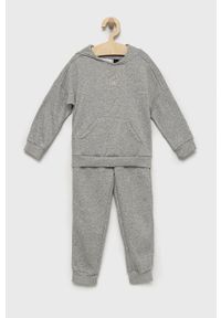 Adidas - adidas dres dziecięcy kolor szary. Kolor: szary. Materiał: dresówka #1