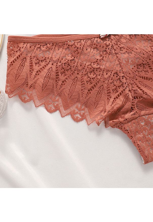 Intica - Figi koronkowe z ozdobnymi paseczkami na specjalne okazje Pansie. Kolor: beżowy. Materiał: koronka. Wzór: koronka