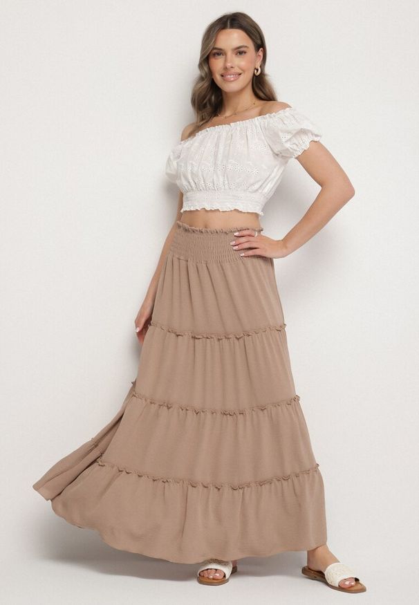 Born2be - Beżowa Spódnica o Rozkloszowanym Kroju z Falbankami i Gumką w Talii Dovinala. Okazja: na co dzień. Kolor: beżowy. Styl: klasyczny, casual, elegancki