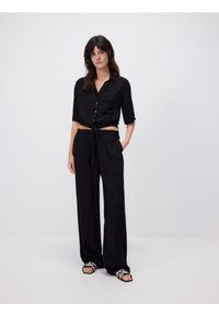 Reserved - Wiązana koszula z wiskozy - czarny. Kolor: czarny. Materiał: wiskoza #1