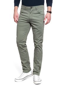 Wrangler - MĘSKIE SPODNIE MATERIAŁOWE WRANGLER GREENSBORO DUSTY OLIVE W15QWA275 112127116. Materiał: materiał #6