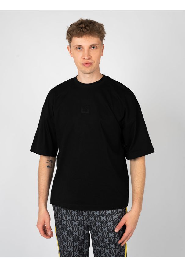 John Richmond T-Shirt | UMA24248TS | Mężczyzna | Czarny. Okazja: na co dzień. Kolor: czarny. Materiał: bawełna. Długość: długie. Styl: casual