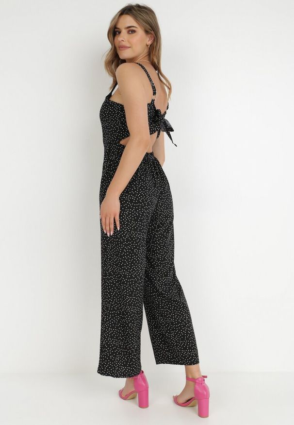 Born2be - Czarny Kombinezon Aereira. Okazja: na co dzień, na imprezę. Kolor: czarny. Długość rękawa: na ramiączkach. Długość: długie. Wzór: aplikacja, kropki. Sezon: lato. Styl: casual