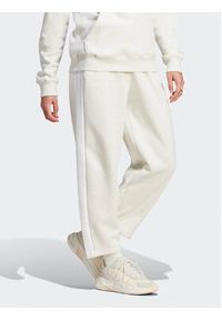 Adidas - adidas Spodnie dresowe Essentials 3-Stripes Open Hem Fleece IM0248 Écru Loose Fit. Materiał: bawełna #2