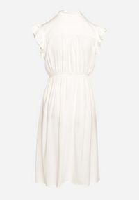 Born2be - Biała Rozkloszowana Sukienka z Wiązanym Dekoltem i Gumką w Pasie Ozdobiona Falbanką Dimonima. Kolor: biały. Materiał: bawełna, wiskoza. Wzór: aplikacja. Typ sukienki: rozkloszowane. Styl: retro, elegancki #7