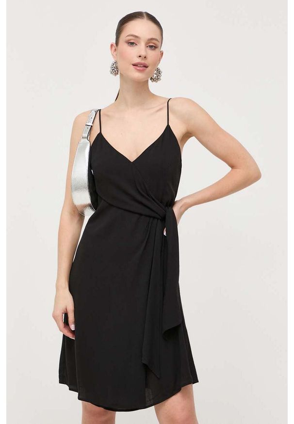 Armani Exchange sukienka kolor czarny mini rozkloszowana. Kolor: czarny. Materiał: tkanina, skóra, materiał. Długość rękawa: na ramiączkach. Typ sukienki: rozkloszowane. Długość: mini