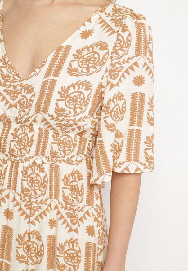Born2be - Ciemnobeżowa Sukienka Wiskozowa Rozkloszowana z Odkrytymi Plecami w Print Boho Turaisa. Okazja: na co dzień. Typ kołnierza: dekolt w kształcie V. Kolor: beżowy. Materiał: wiskoza. Długość rękawa: długi rękaw. Wzór: nadruk. Typ sukienki: proste, rozkloszowane. Styl: boho
