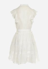 Born2be - Biała Koszulowa Sukienka Mini z Falbankami i Wiązanym Paskiem Divertire. Typ kołnierza: kołnierz z falbankami. Kolor: biały. Materiał: materiał, tkanina. Typ sukienki: koszulowe. Długość: mini #2