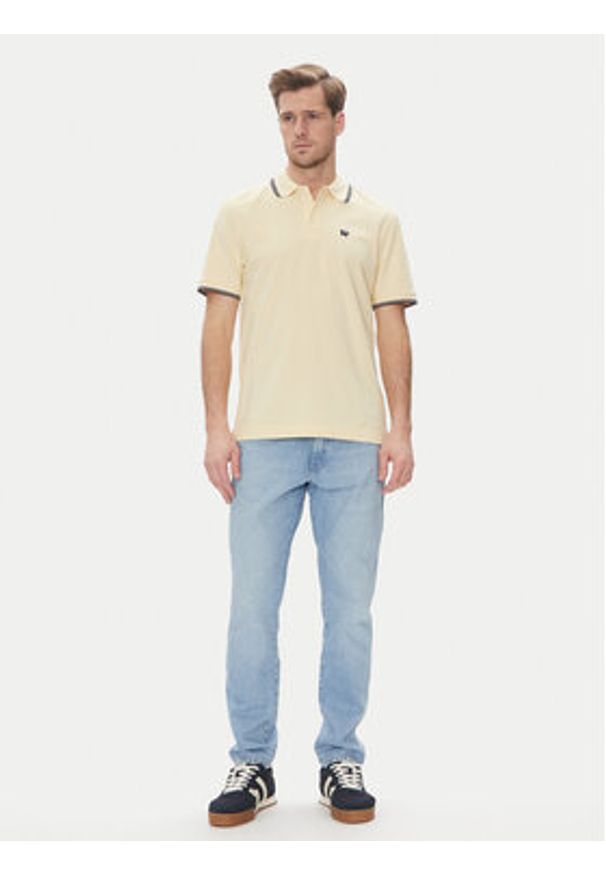 Wrangler Polo 112362826 Żółty Regular Fit. Typ kołnierza: polo. Kolor: żółty. Materiał: bawełna