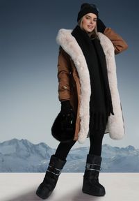 Born2be - Brązowa Kurtka Parka z Kapturem Futrzaną Wyściółką i Ściągaczem w Talii Semarien. Okazja: na co dzień. Typ kołnierza: kaptur. Kolor: brązowy. Materiał: futro. Długość rękawa: długi rękaw. Długość: długie. Styl: klasyczny, casual #1