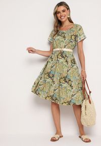 Born2be - Żółto-Zielona Wiskozowa Sukienka o Rozkloszowanym Kroju w Stylu Boho Melnea. Typ kołnierza: dekolt w łódkę. Kolor: żółty. Materiał: wiskoza. Długość rękawa: krótki rękaw. Sezon: lato. Styl: boho #2