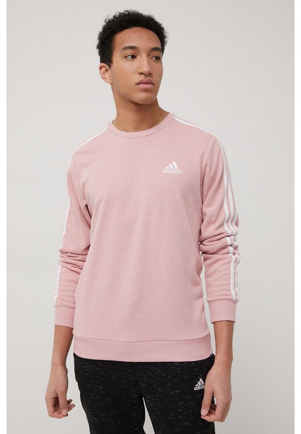 Adidas - adidas bluza męska kolor różowy z aplikacją. Kolor: różowy. Materiał: materiał, poliester, bawełna, dzianina. Wzór: aplikacja