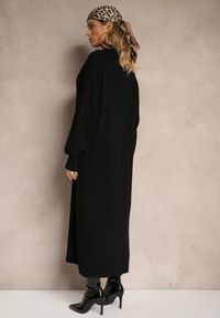 Renee - Czarna Sweterkowa Sukienka z Wiskozą o Pudełkowym Kroju Ozdobiona Kołnierzykiem Clarinnae. Kolor: czarny. Materiał: wiskoza. Wzór: aplikacja. Styl: elegancki