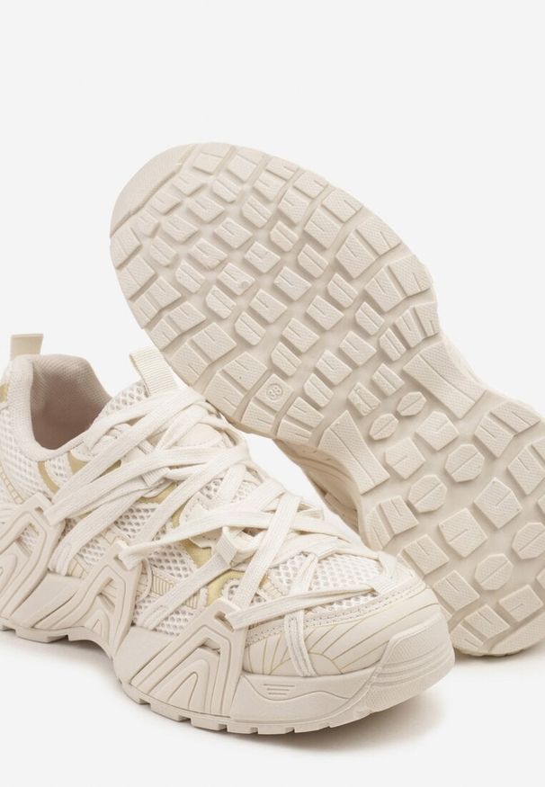 Born2be - Beżowe Sneakersy z Geometrycznym Tłoczeniem Pollisse. Okazja: na co dzień. Kolor: beżowy. Materiał: jeans. Wzór: geometria