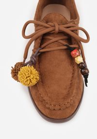 Renee - Brązowe Mokasyny VICES ze Skórzaną Wkładką i Pomponami Loraerin. Nosek buta: okrągły. Kolor: brązowy. Materiał: skóra. Wzór: aplikacja. Obcas: na obcasie. Wysokość obcasa: niski #4