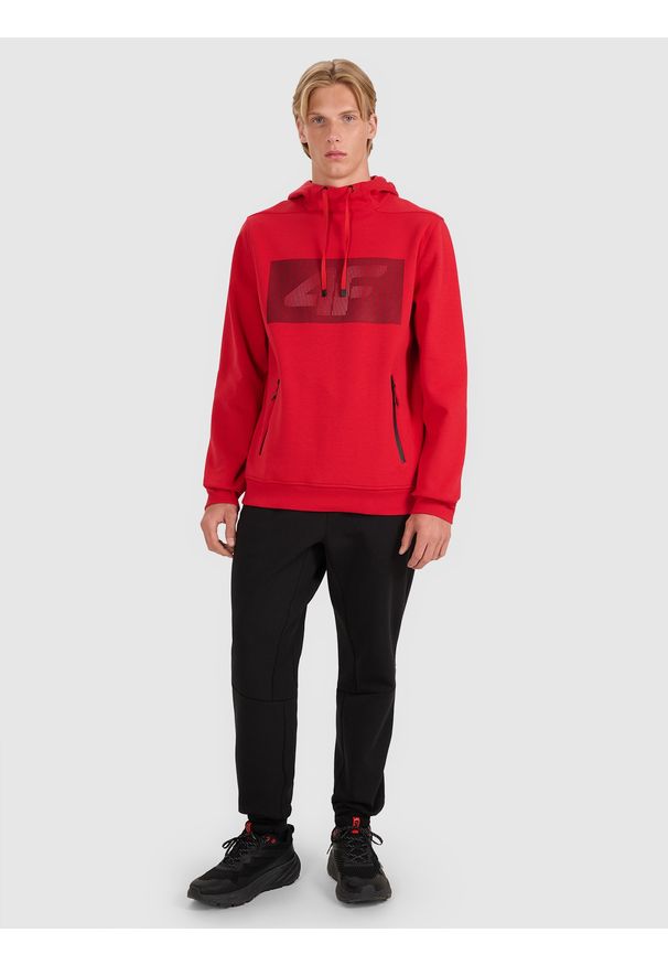 4f - 4F Bluza dresowa nierozpinana z kapturem męska - czerwona XXL. Okazja: na co dzień. Typ kołnierza: kaptur. Kolor: czerwony. Materiał: dresówka. Wzór: gładki, ze splotem, nadruk. Styl: klasyczny, casual, sportowy