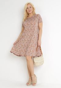Born2be - Ciemnobeżowa Trapezowa Sukienka Mini w Kwiatowy Wzór Aganis. Kolor: beżowy. Materiał: materiał. Długość rękawa: krótki rękaw. Wzór: kwiaty. Typ sukienki: trapezowe. Długość: mini #4