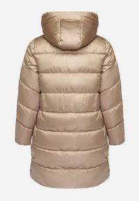 Born2be - Ciemnobeżowa Pikowana Kurtka z Kapturem i Kieszeniami na Napy Inasia. Okazja: na co dzień. Typ kołnierza: kaptur. Kolor: beżowy. Materiał: jeans. Styl: casual, elegancki
