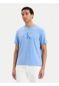 Calvin Klein Jeans T-Shirt SS 20S LV04RG832G Niebieski jasny Regular Fit. Kolor: niebieski. Materiał: bawełna #1