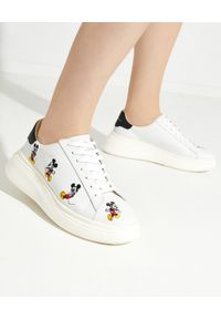 MOA Concept - MOA CONCEPT - Ultralekkie sneakersy z Myszką Miki. Nosek buta: okrągły. Kolor: biały. Materiał: guma. Wzór: napisy, nadruk #1