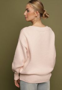 Born2be - Różowy Sweter z Kaszmirem z Dekoltem w Serek Plenae. Okazja: na co dzień. Typ kołnierza: dekolt w serek. Kolor: różowy. Materiał: kaszmir. Styl: klasyczny, casual, elegancki #6