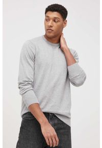 Wrangler Sweter bawełniany męski kolor szary lekki. Okazja: na co dzień. Kolor: szary. Materiał: bawełna. Długość rękawa: długi rękaw. Długość: długie. Styl: casual