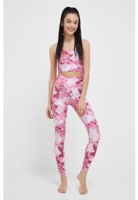 CASALL - Casall top do jogi kolor różowy. Kolor: różowy. Materiał: skóra, dzianina, materiał, włókno. Długość rękawa: na ramiączkach. Wzór: ze splotem #3