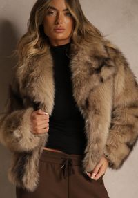 Renee - Beżowa Kurtka Futerko z Ozdobnym Kołnierzem Fitene. Okazja: na co dzień. Kolor: beżowy. Materiał: futro. Styl: klasyczny, casual, elegancki #8