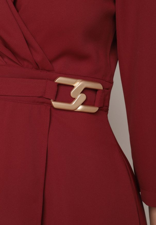 Born2be - Bordowa Kopertowa Sukienka Wieczorowa z Metaliczną Aplikacją w Talii Henalana. Okazja: na imprezę. Typ kołnierza: dekolt w serek. Kolor: czerwony. Wzór: aplikacja. Typ sukienki: kopertowe. Styl: wizytowy