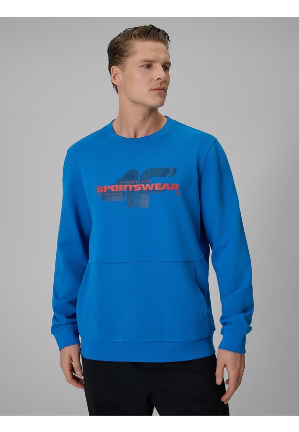 4f - 4F Bluza dresowa regular bez kaptura męska - niebieska XL. Okazja: na co dzień. Typ kołnierza: bez kaptura. Kolor: niebieski. Materiał: dresówka. Styl: casual