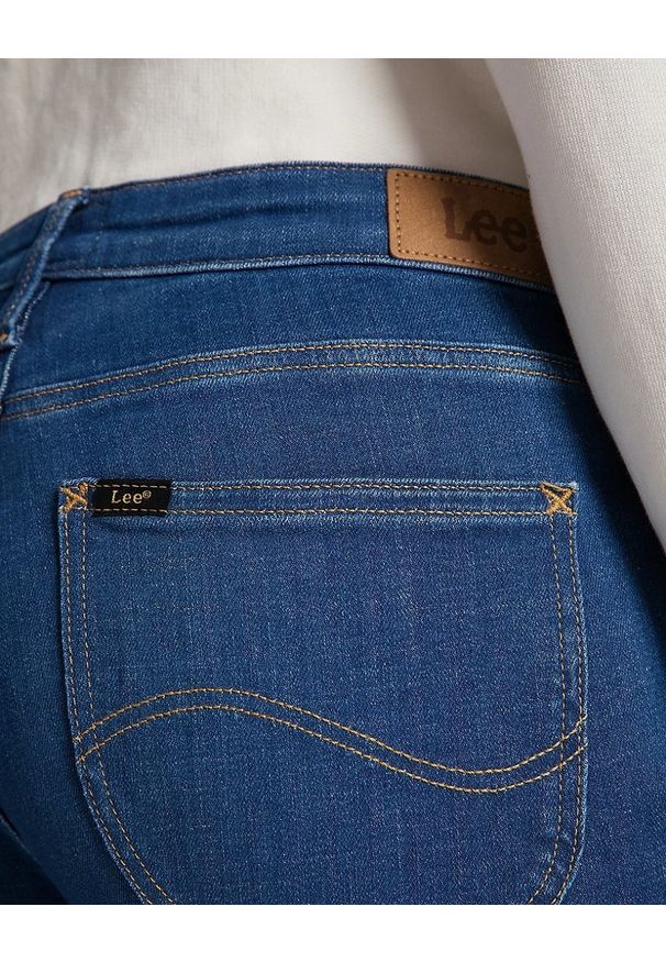 Lee - LEE SCARLETT DAMSKIE SPODNIE JEANSOWE JEANSY DARK AYA L526OPSO 112140203