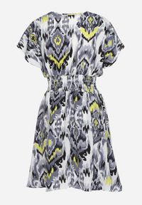 Born2be - Czarno-Biała Sukienka Rozkloszowana z Kopertowym Dekoltem i Gumką w Pasie Emrra. Okazja: na co dzień, na plażę. Typ kołnierza: dekolt kopertowy. Kolor: czarny. Materiał: tkanina. Sezon: lato. Typ sukienki: kopertowe. Styl: casual #5