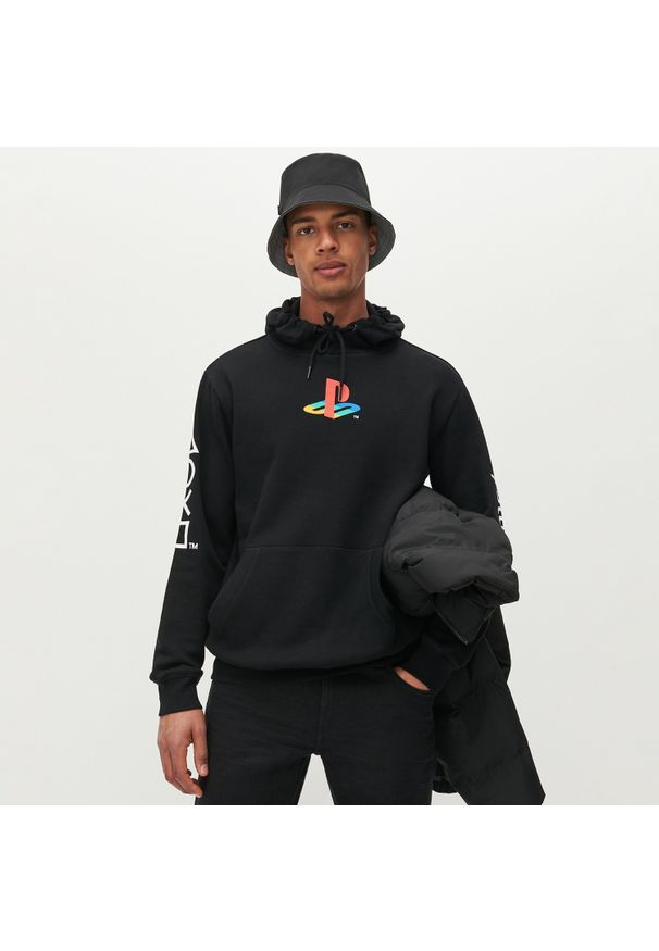 Reserved - Bluza z kapturem Playstation - Czarny. Typ kołnierza: kaptur. Kolor: czarny