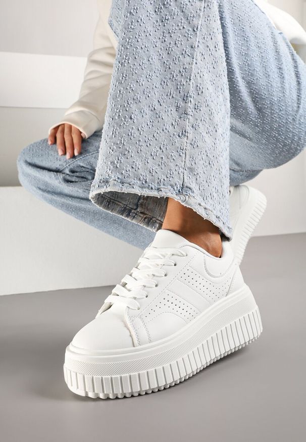 Born2be - Białe Sneakersy na Grubej Podeszwie z Perforacją Eleadrelle. Okazja: na co dzień. Kolor: biały. Materiał: jeans